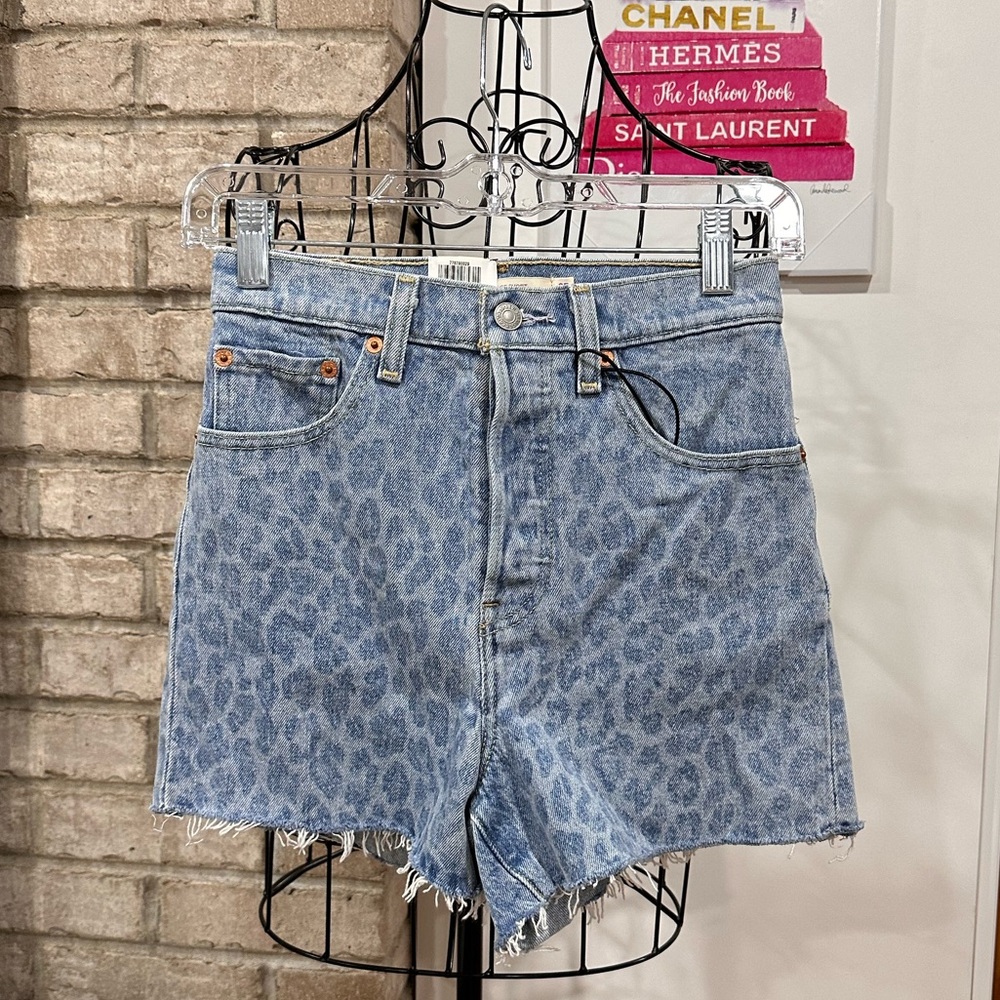 NWT Levi’s leopard print rib cage shorts